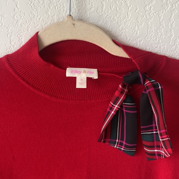 Riley & Rae women’s red sweater size small New with tags - Picture 2 of 4